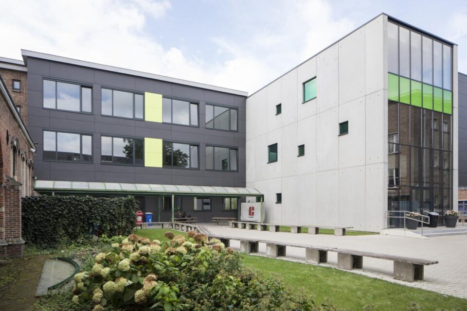 Het schoolgebouw van de bovenschool — Sint-Maarten Bovenschool